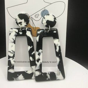 NWT Colorful Geometric Ladder Shape Acrylic Long Earrings